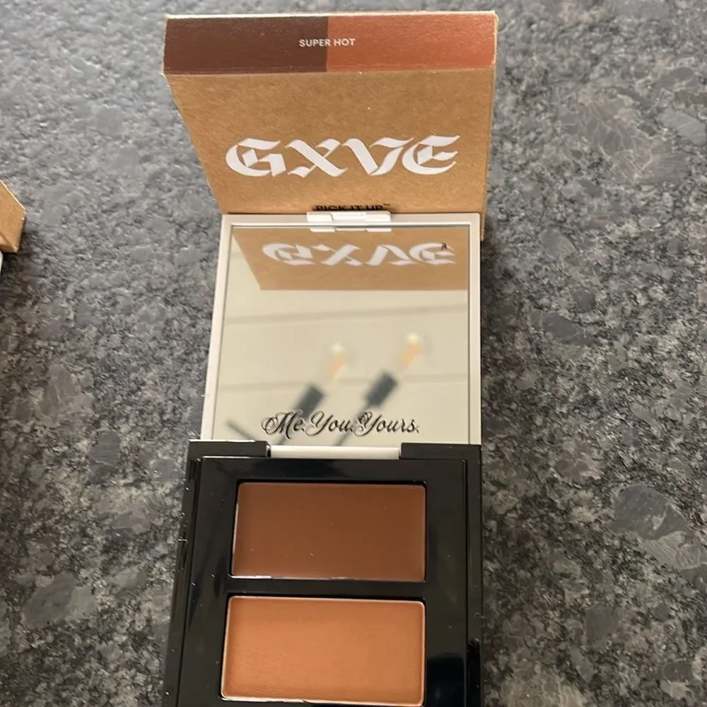 GXVE by Gwen Stefani Pick it Up Cream Contour & Powder Bronzer Duo pick shade